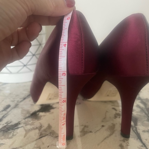 Le Château burgundy high heels - Picture 6 of 9